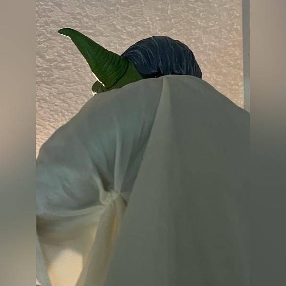 Disney Star Wars Yoda Figure w/Green Lightsaber-Great Gift!-Displayed Only - Picture 9 of 10